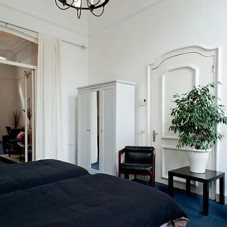 Prins Hendrik Apartment *